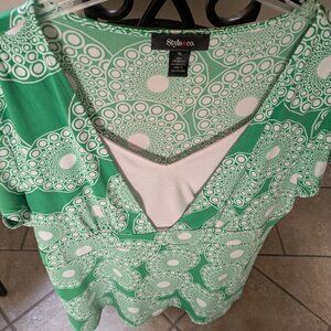 Adorable Green & White blouse.
